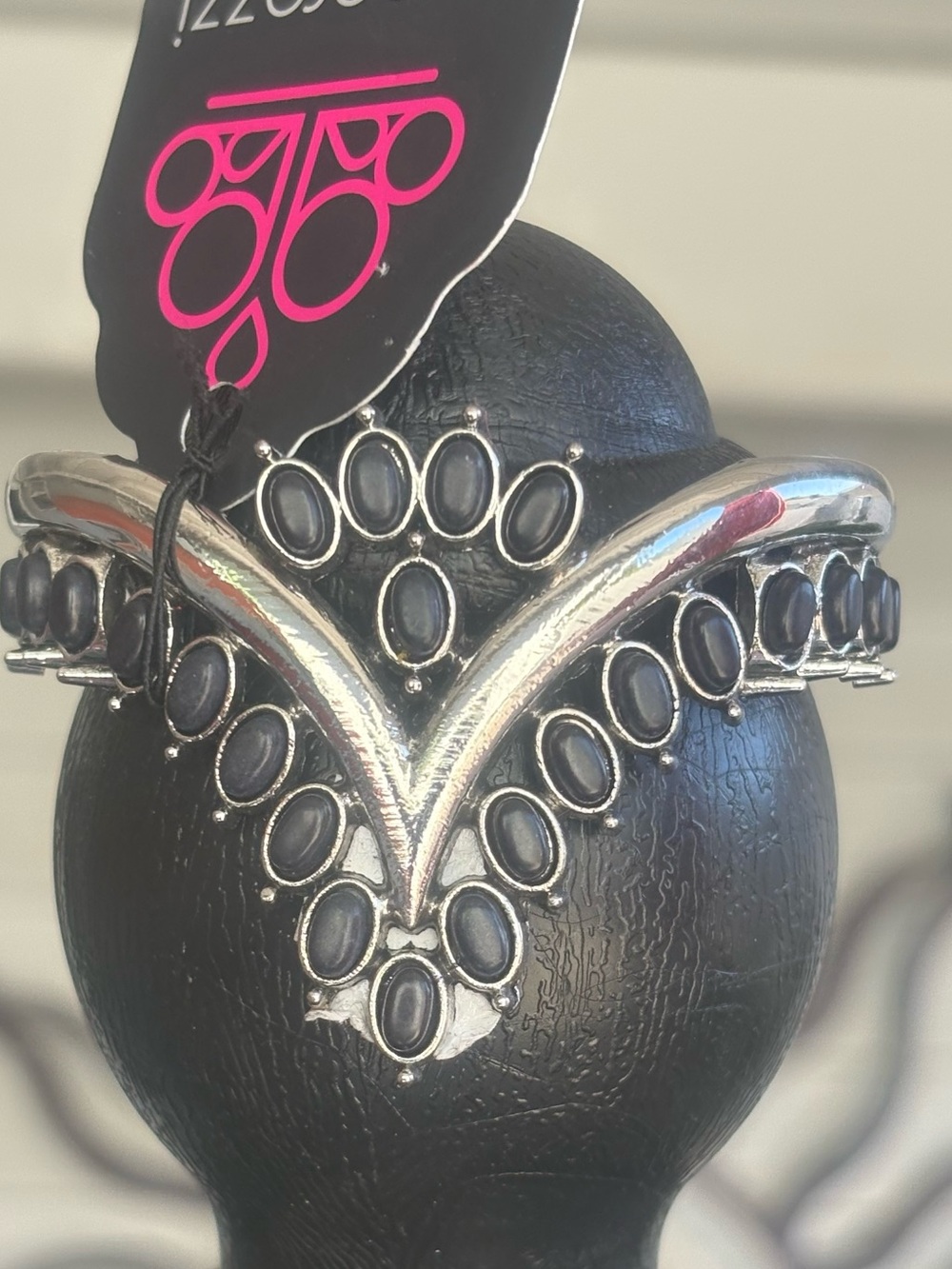 Silver-Tone Black Stone V-Front bracelet - Unknown Brand